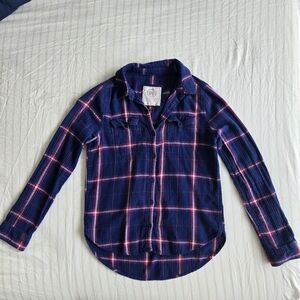 SO Women's Plaid Flannel Button up long sleeve shirt size XS blue pink